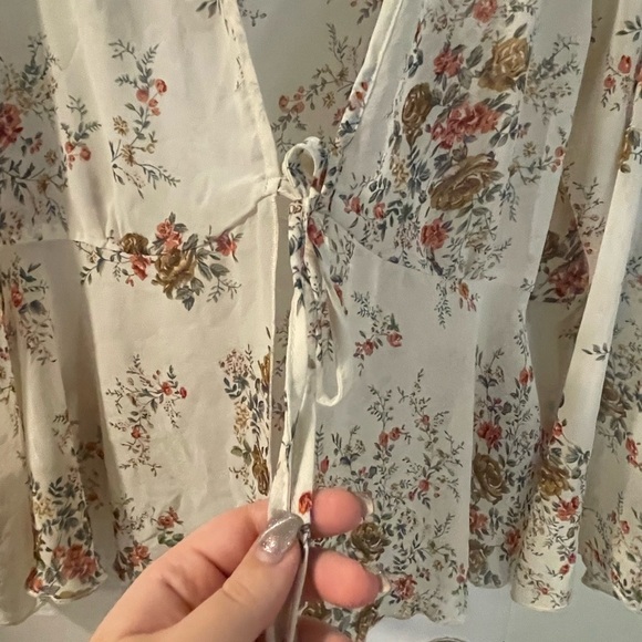 Floral Cream Top - Picture 3 of 7